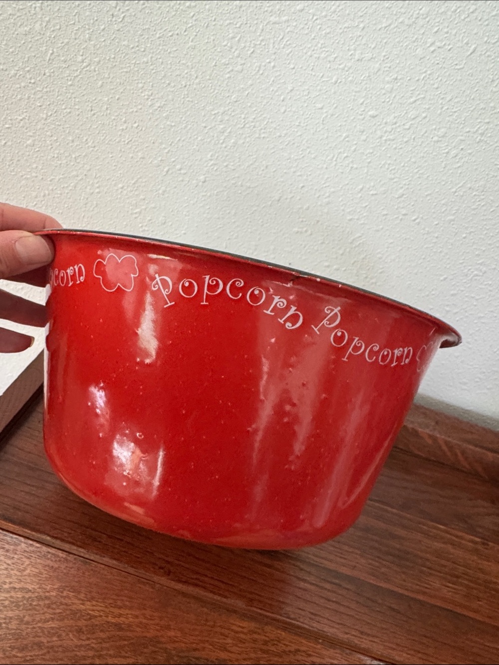 Retro Country Farmhouse Red Enamelware Popcorn Serving Bowl Black & White Detail - Picture 3 of 9